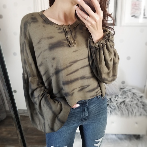 catlg Tops - Olive Black Fall Tie Dye Top Women’s Soft Henley Crop Top